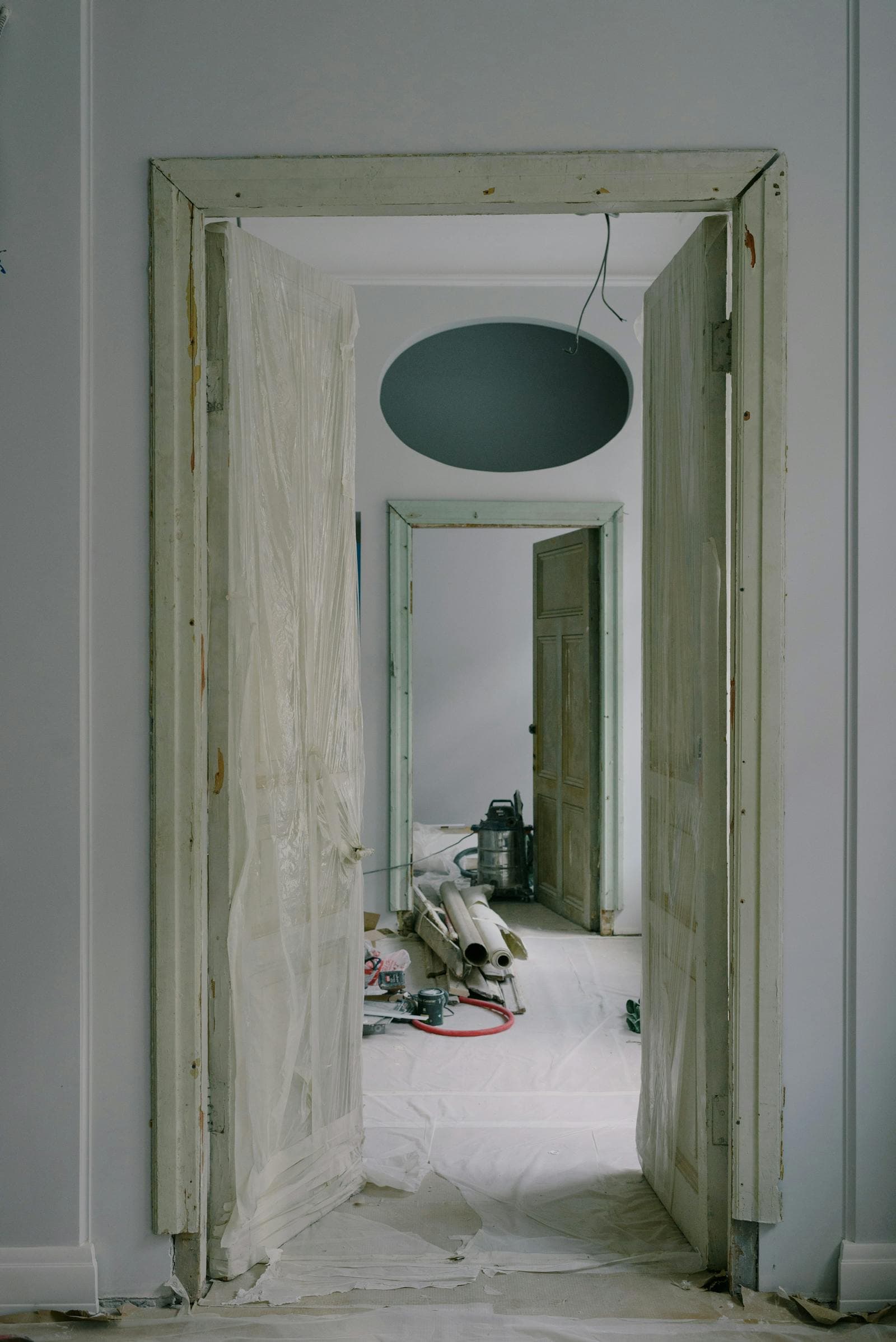 Enfilade de pièces pendant les travaux de gros œuvre